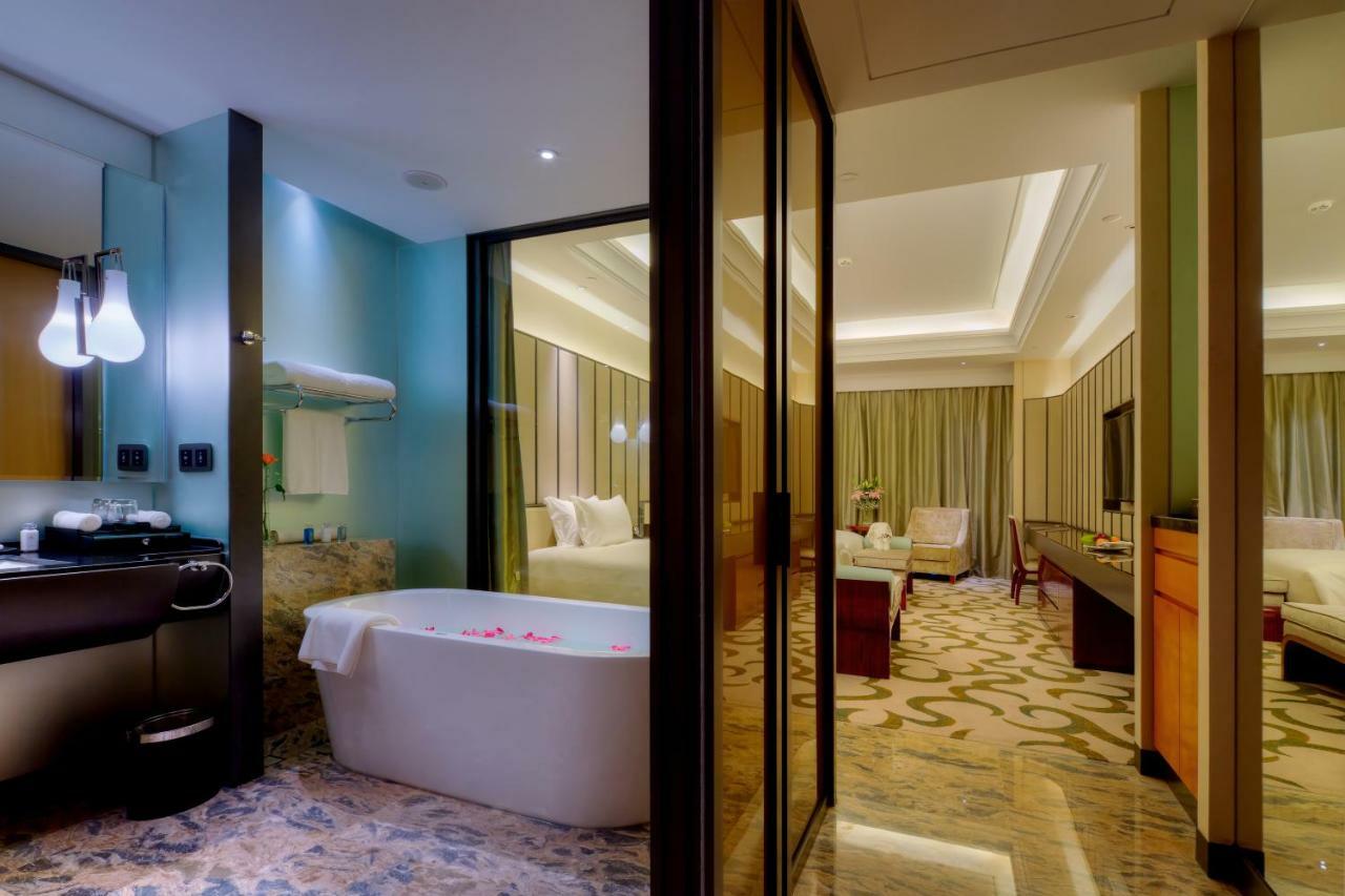 Royal Seaside Hotel And Hot Springs Xiamen Exterior photo